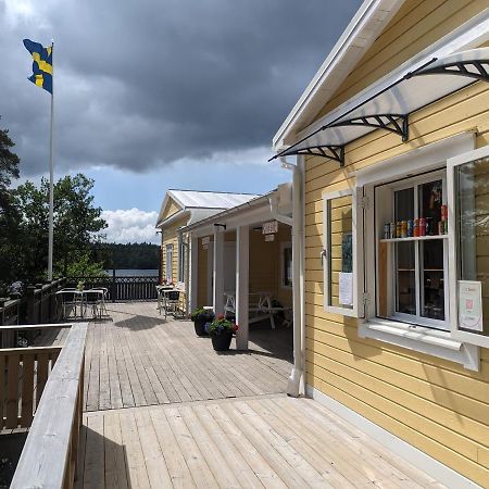 Varhaga Vandrarhem Sjuntorp Bagian luar foto