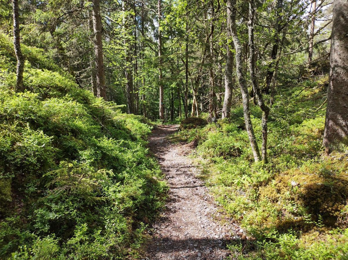 Varhaga Vandrarhem Sjuntorp Bagian luar foto