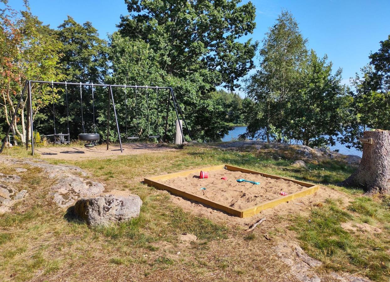 Varhaga Vandrarhem Sjuntorp Bagian luar foto