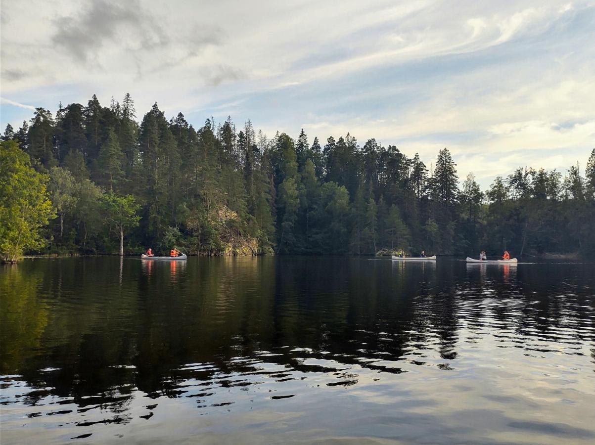 Varhaga Vandrarhem Sjuntorp Bagian luar foto