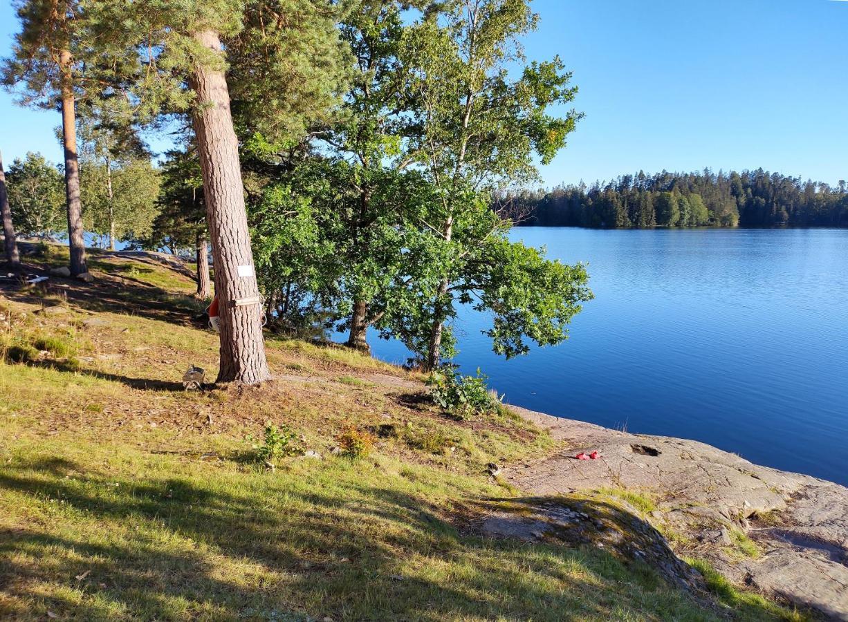 Varhaga Vandrarhem Sjuntorp Bagian luar foto