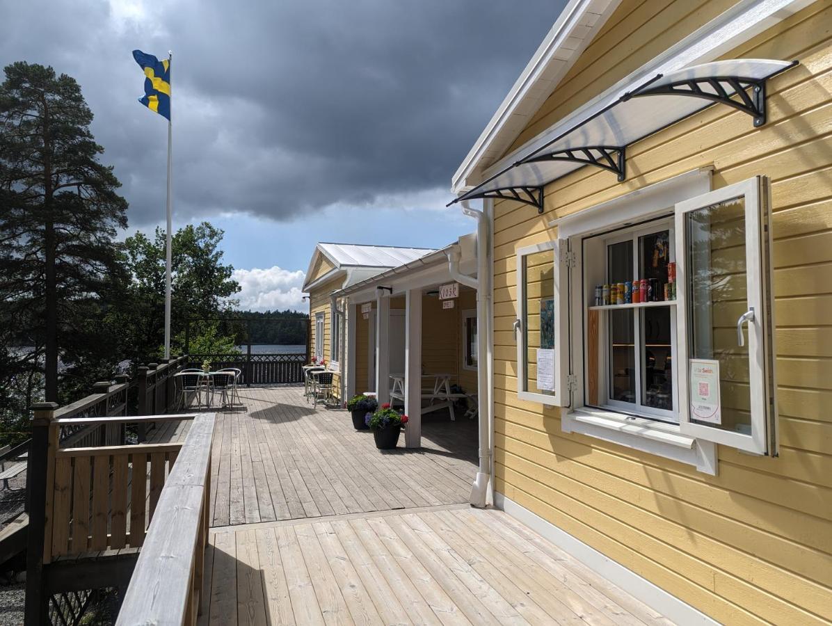 Varhaga Vandrarhem Sjuntorp Bagian luar foto