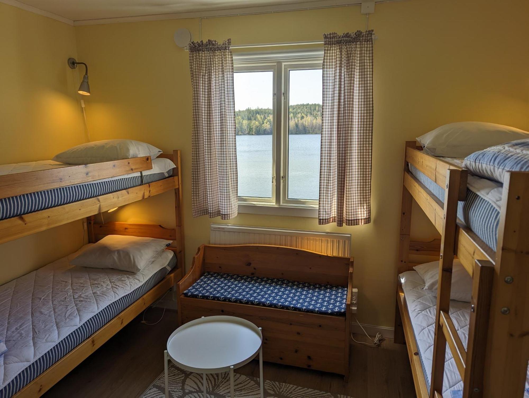 Varhaga Vandrarhem Sjuntorp Bagian luar foto