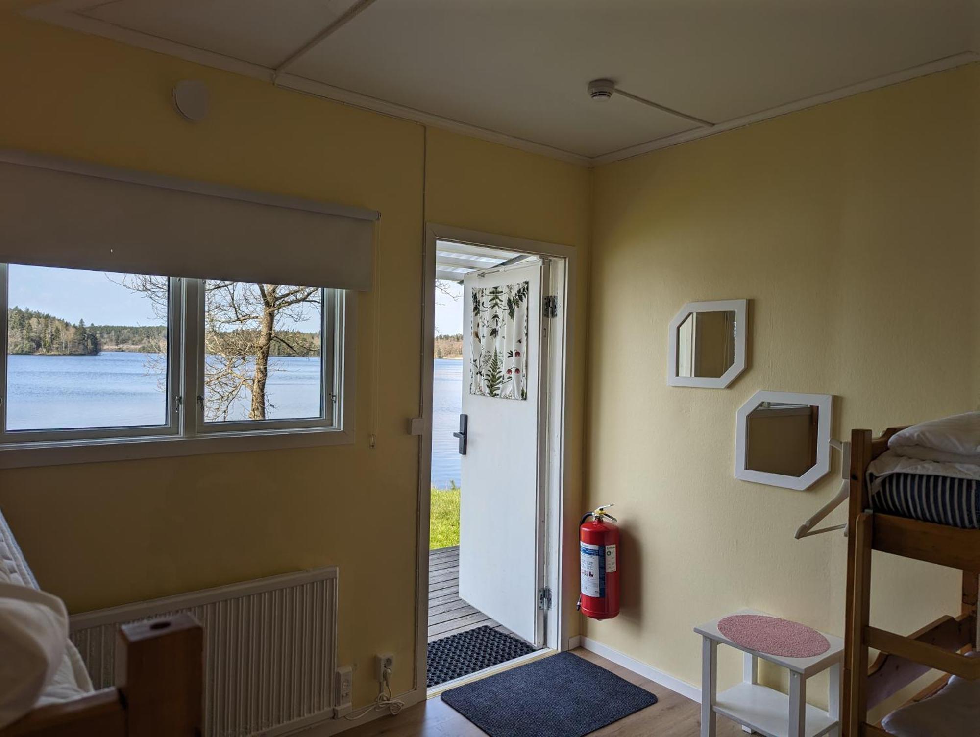 Varhaga Vandrarhem Sjuntorp Bagian luar foto
