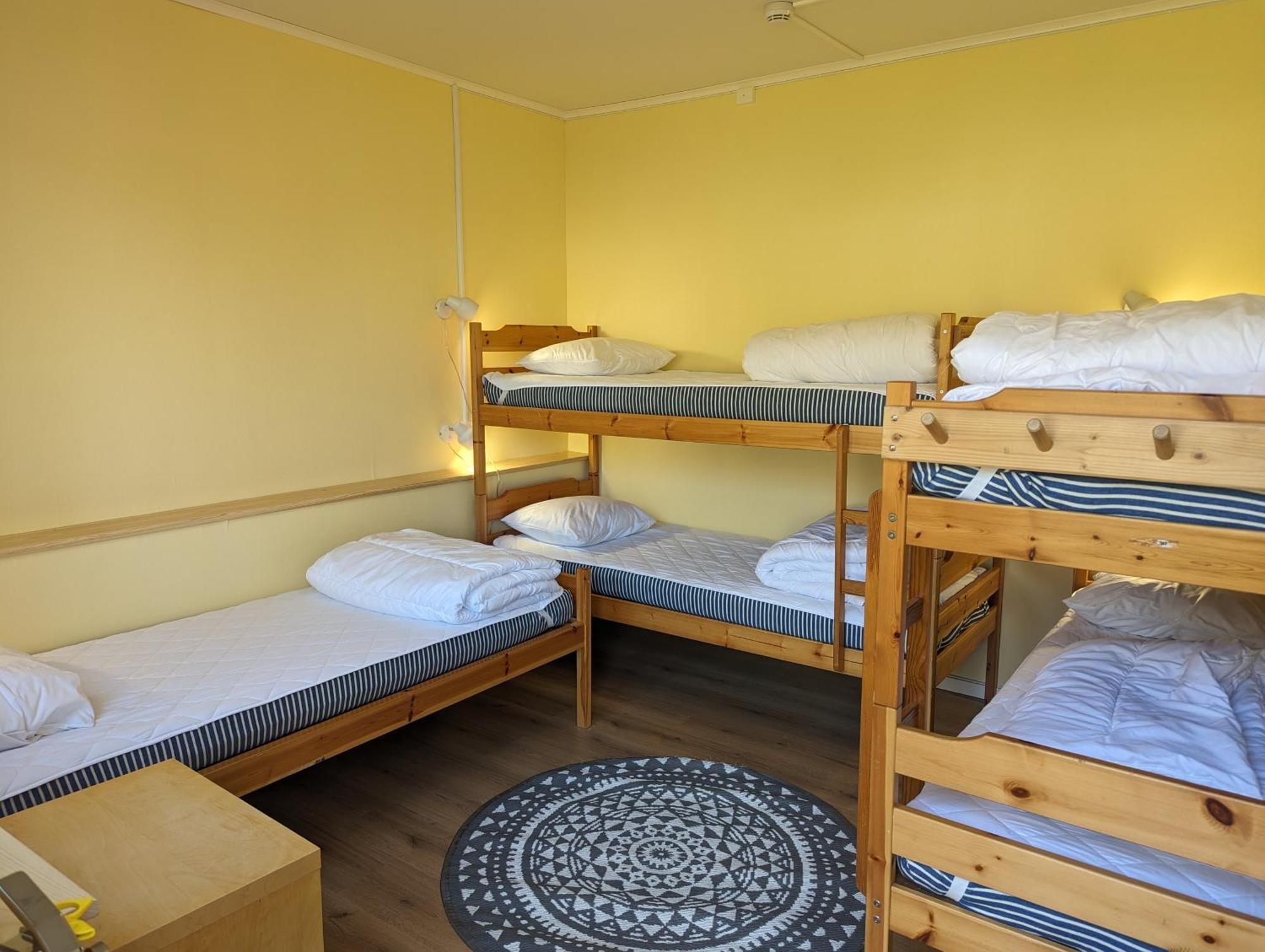 Varhaga Vandrarhem Sjuntorp Bagian luar foto