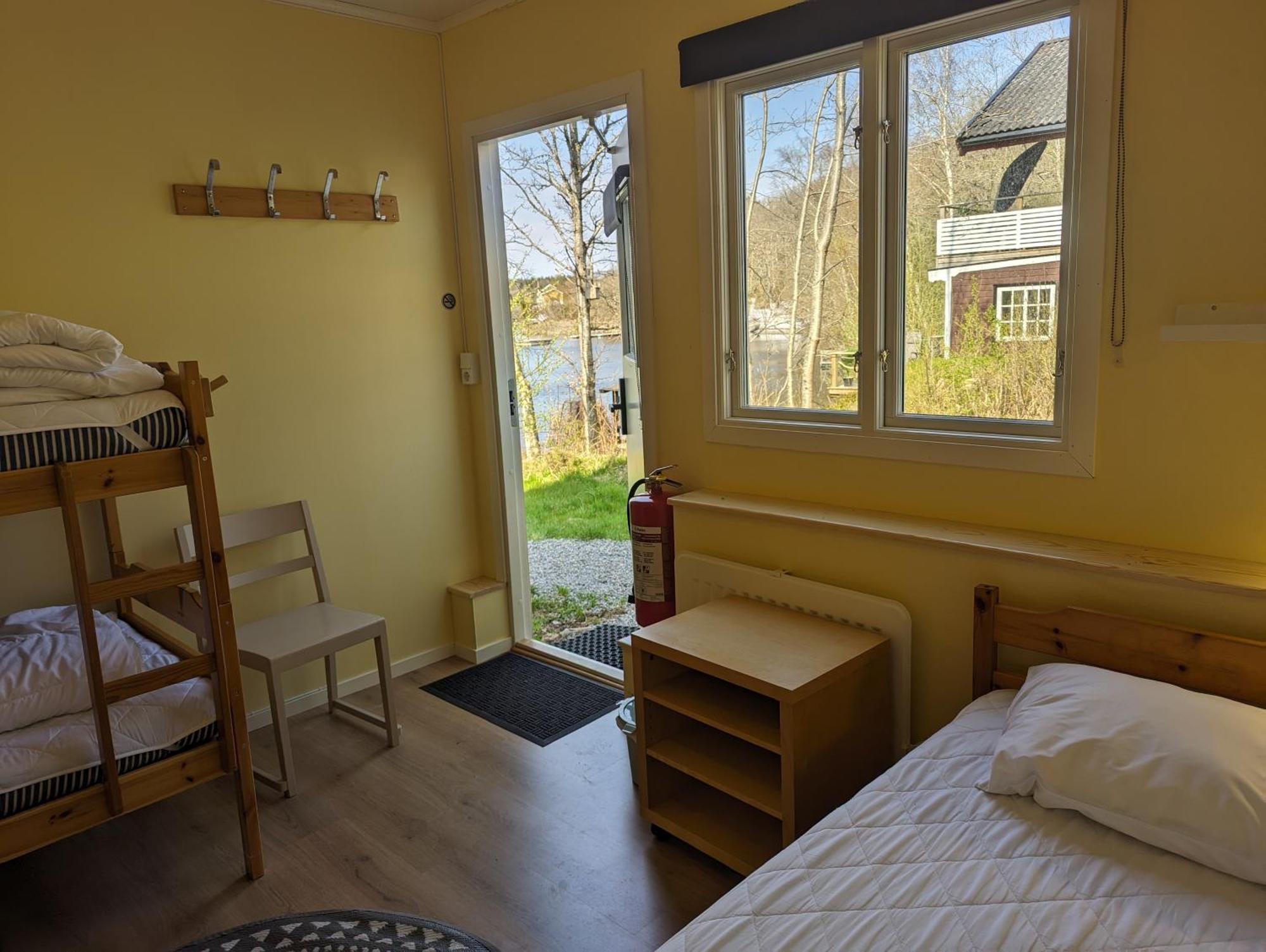 Varhaga Vandrarhem Sjuntorp Bagian luar foto