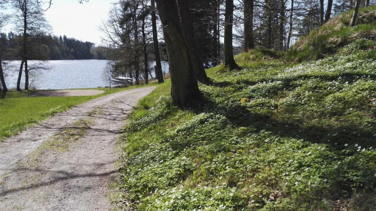 Varhaga Vandrarhem Sjuntorp Bagian luar foto